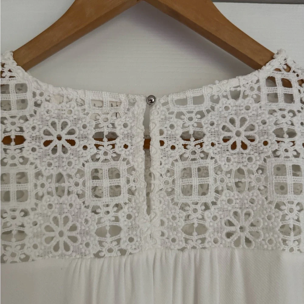 Impressions White Crochet Lace Top – Size M